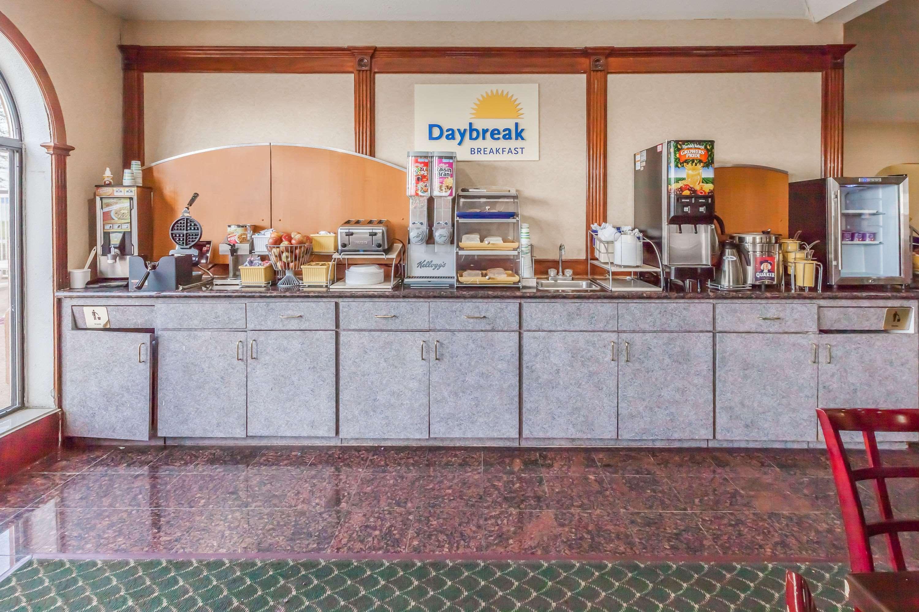 Days Inn & Suites By Wyndham Pasadena Ngoại thất bức ảnh